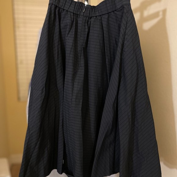 Elegant UNIQLO A-line black skirt - Picture 5 of 9